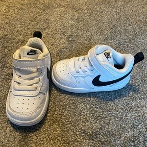 Toddler Nike Sneakers 6C